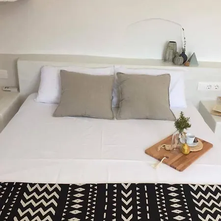 Farangi House With Private Pool * Andiparo