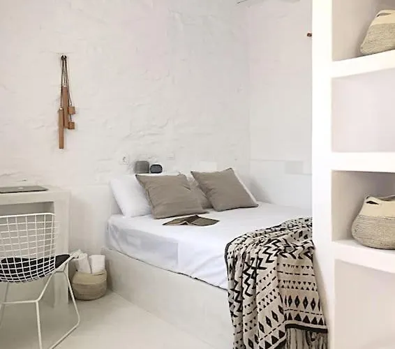 Farangi House With Private Pool