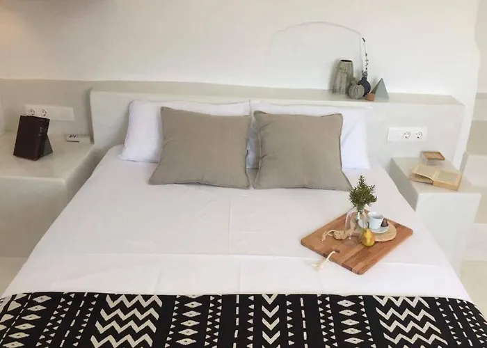 Farangi House With Private Pool * 안디파로스